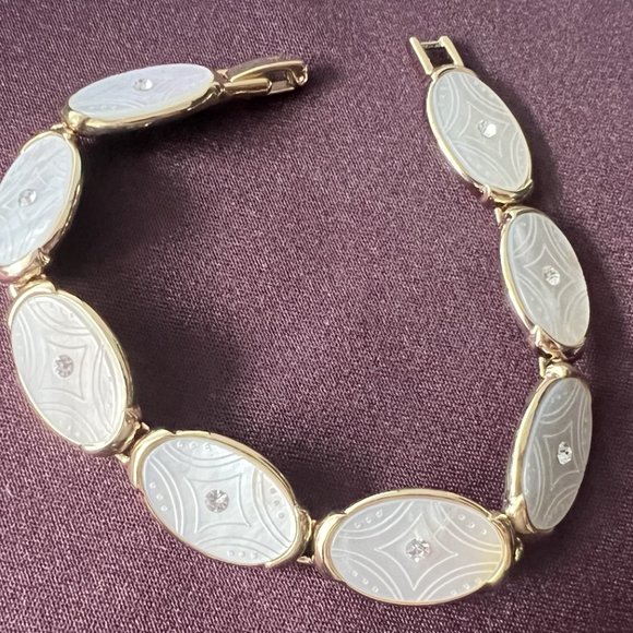 MONET Natural Rainbow Mother of Pearl Shell Bracelet - 7 1/2" inches - Picture 7 of 7